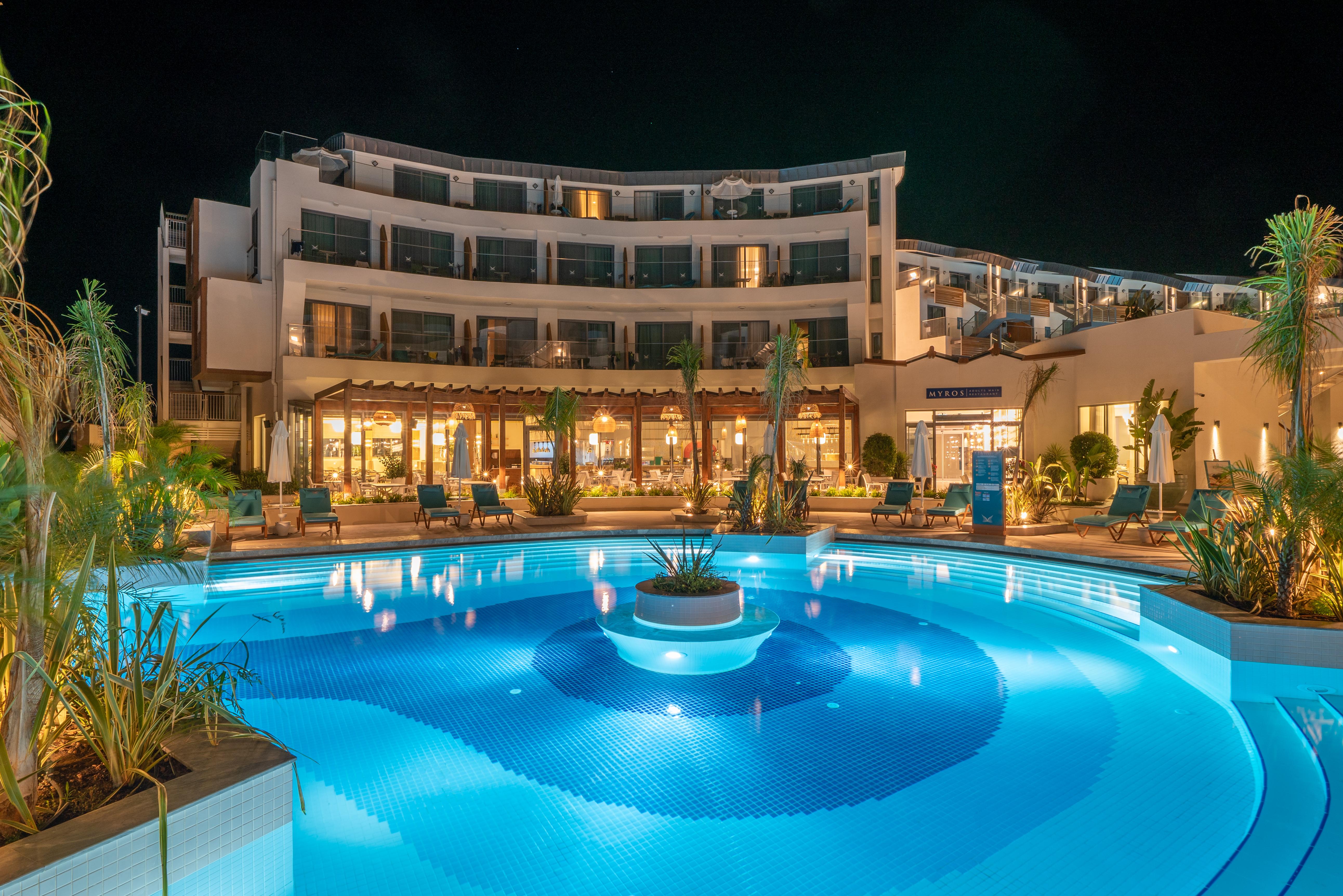 Liberty Fabay Hotel Fethiye Exterior foto The resort at night