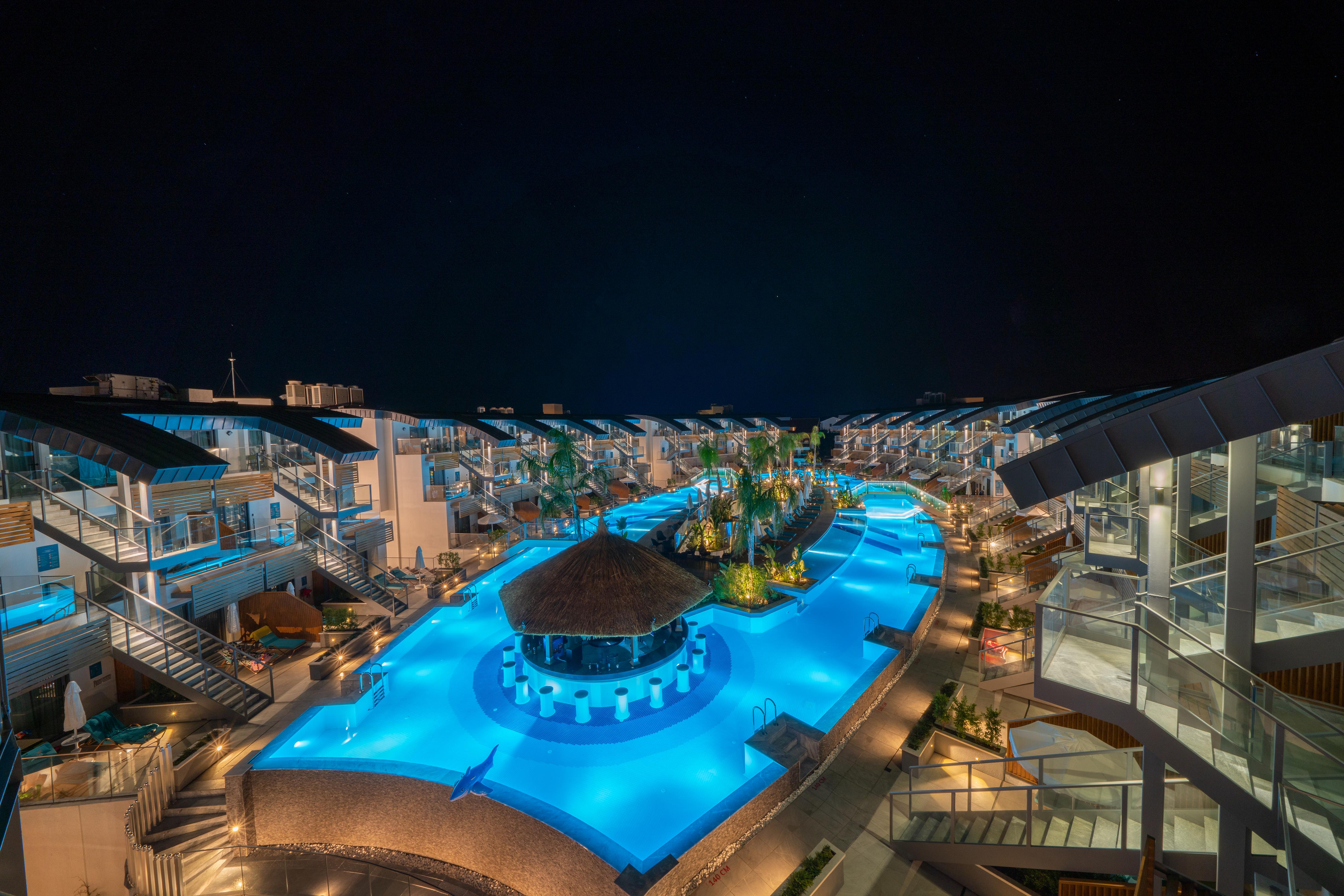 Liberty Fabay Hotel Fethiye Exterior foto The resort at night