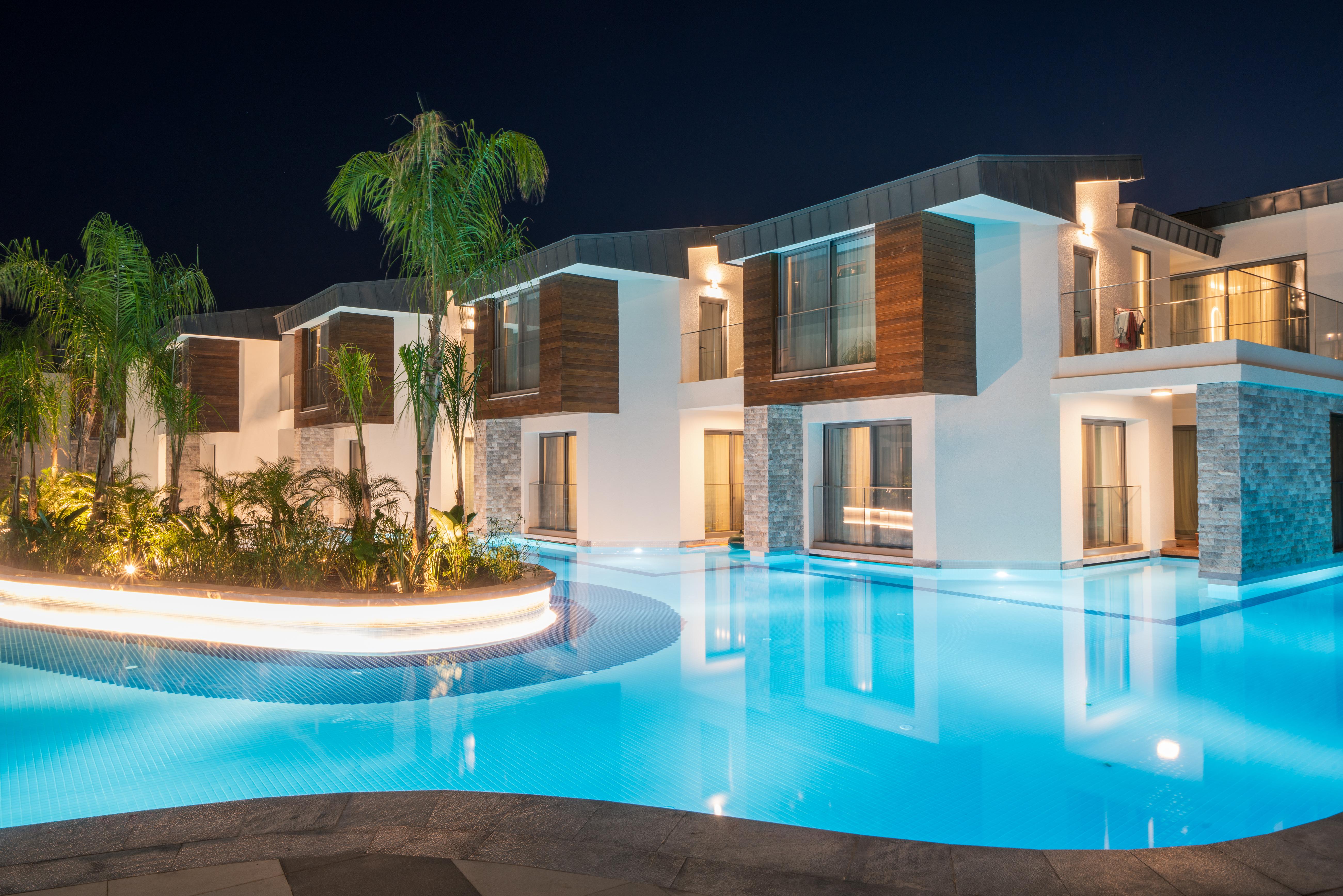 Liberty Fabay Hotel Fethiye Exterior foto The hotel at night