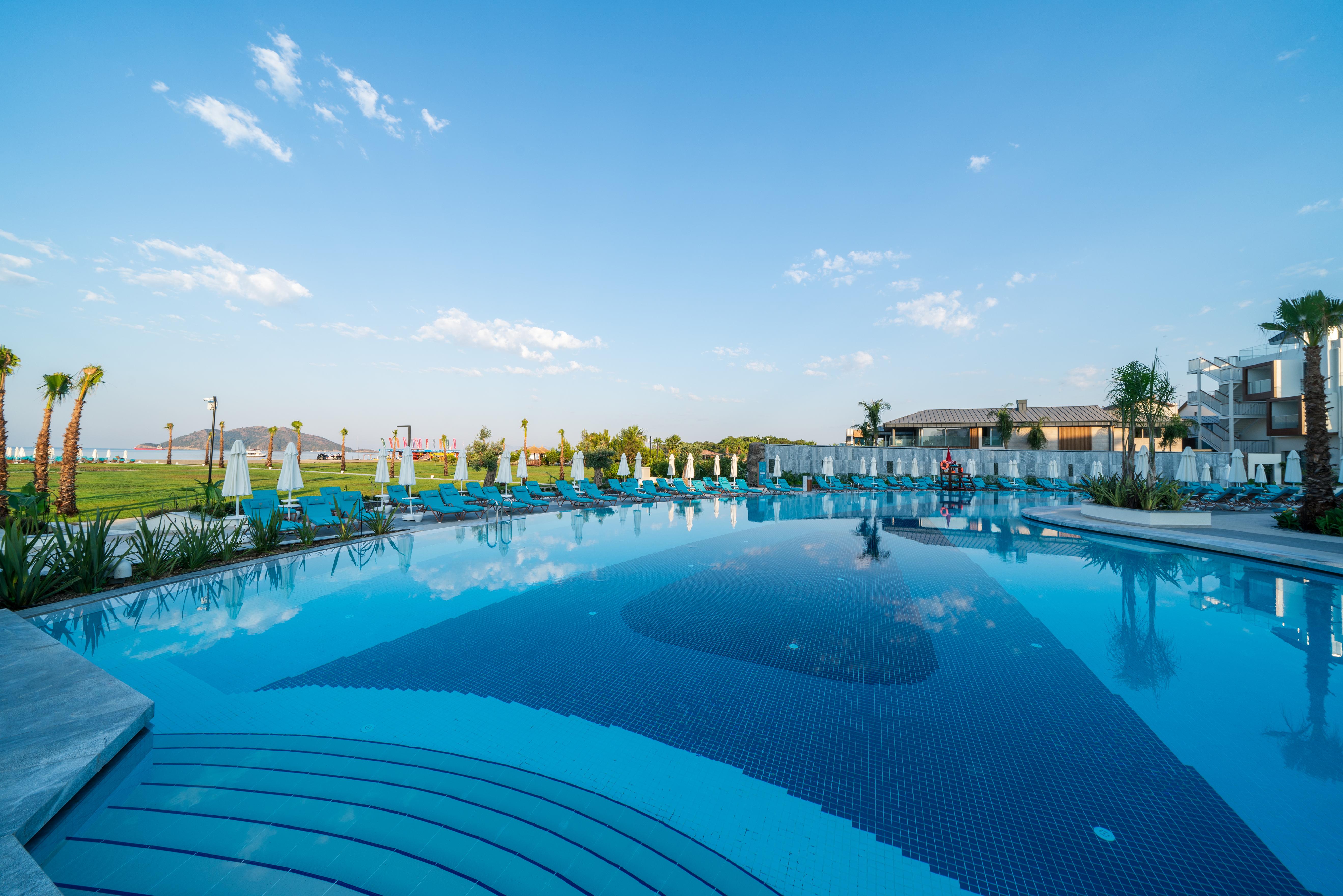 Liberty Fabay Hotel Fethiye Exterior foto Pool at the resort